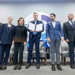 Acuerdan limitar uso de celulares en las escuelas