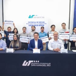 Estudiantes de UT San Juan se forman en Francia